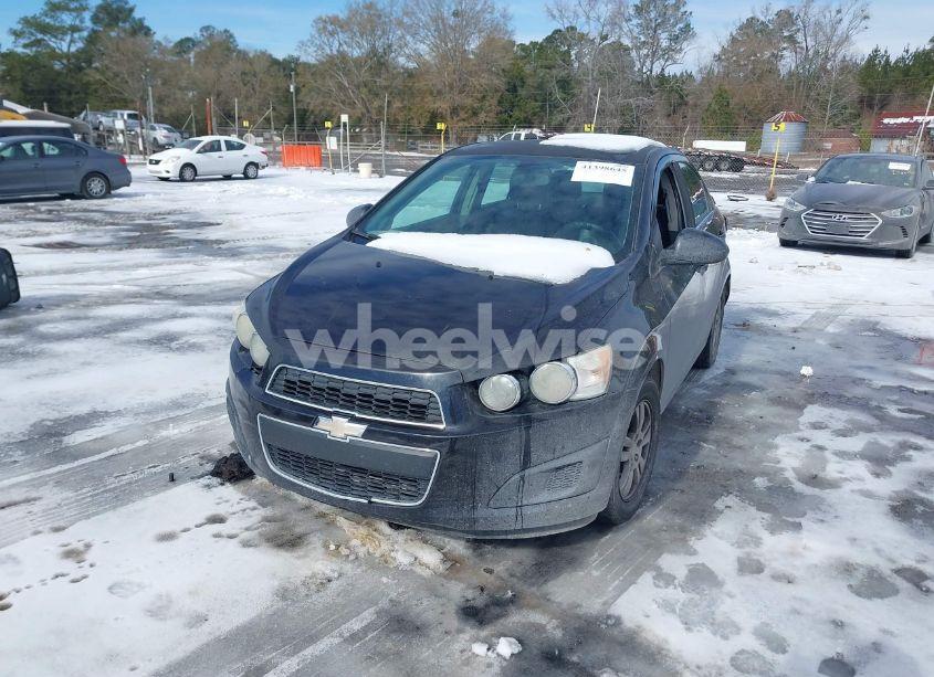 Photo 2 of 2015 Chevrolet Sonic LT AUTO (VIN 1G1JC5SB8F4151492)
