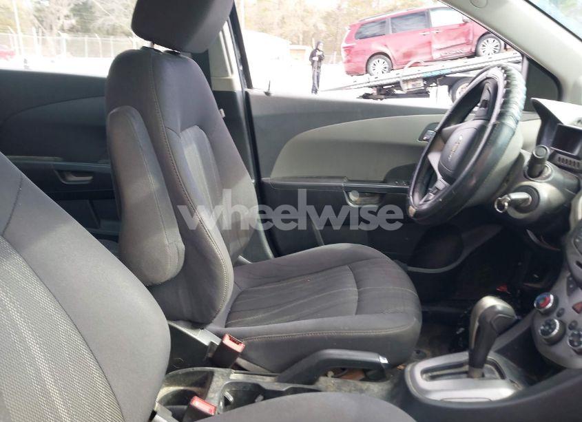 Photo 5 of 2015 Chevrolet Sonic LT AUTO (VIN 1G1JC5SB8F4151492)