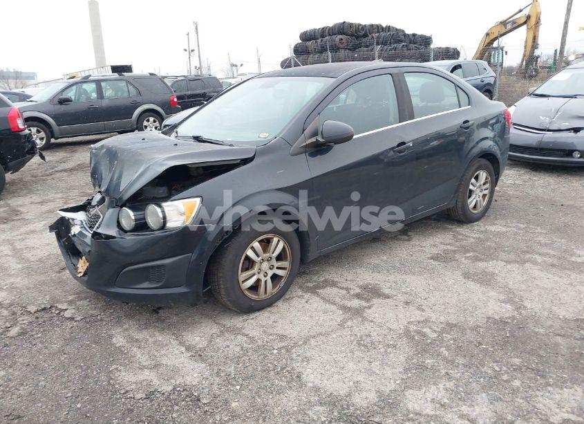 Photo 2 of 2013 Chevrolet Sonic LT AUTO (VIN 1G1JC5SB9D4124685)