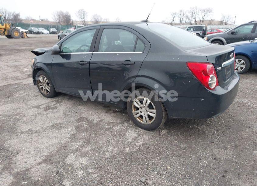 Photo 3 of 2013 Chevrolet Sonic LT AUTO (VIN 1G1JC5SB9D4124685)