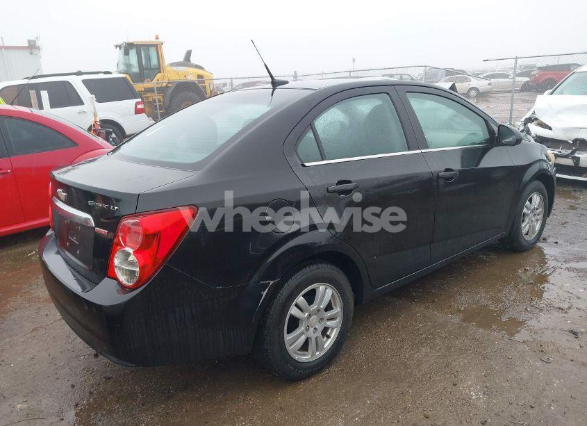 Photo 4 of 2013 Chevrolet Sonic LT AUTO (VIN 1G1JC5SB9D4171618)