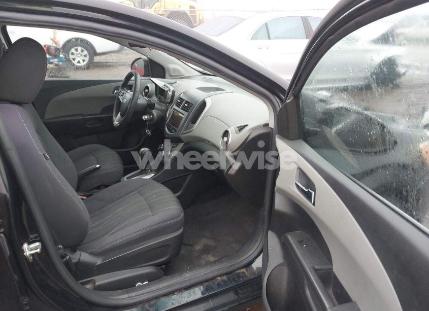 Photo 5 of 2013 Chevrolet Sonic LT AUTO (VIN 1G1JC5SB9D4171618)