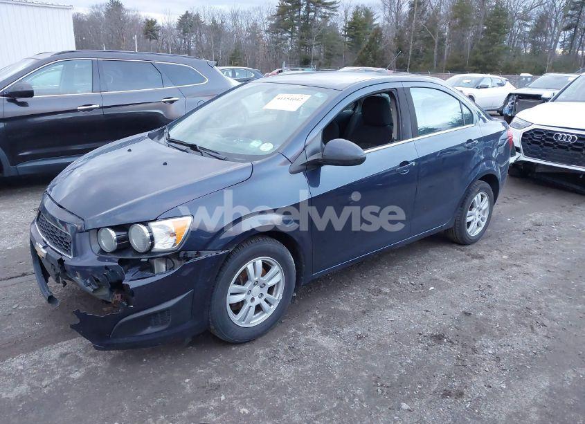 Photo 2 of 2015 Chevrolet Sonic LT AUTO (VIN 1G1JC5SB9F4220495)
