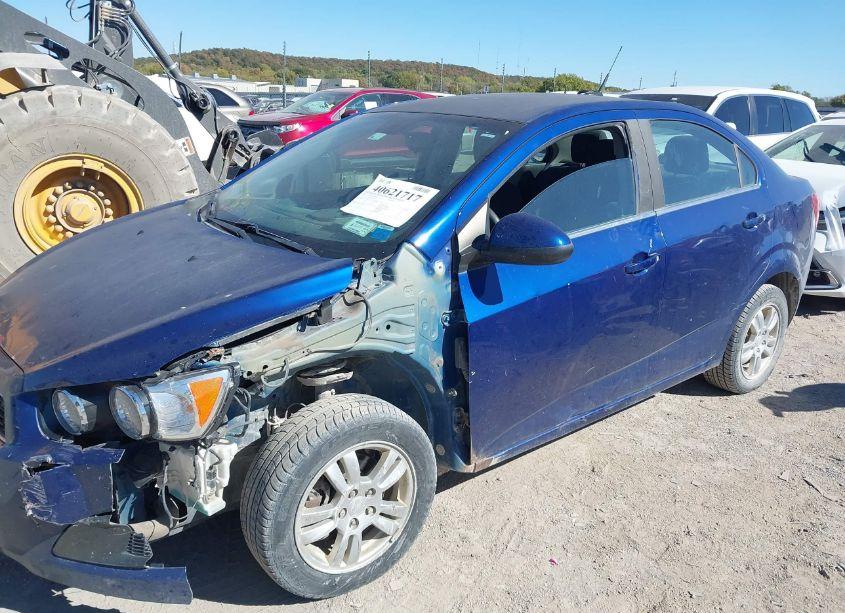 Photo 2 of 2013 Chevrolet Sonic LT AUTO (VIN 1G1JC5SBXD4152625)