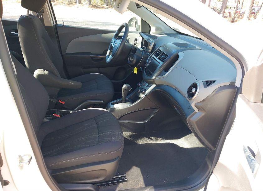 Photo 5 of 2014 Chevrolet Sonic LT AUTO (VIN 1G1JC5SBXE4109288)