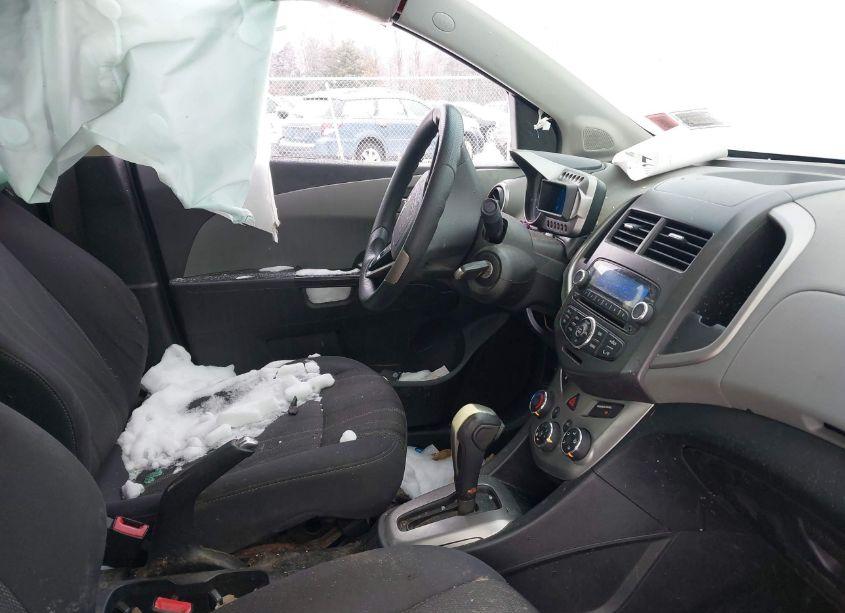 Photo 5 of 2013 Chevrolet Sonic LT AUTO (VIN 1G1JC5SG0D4207711)