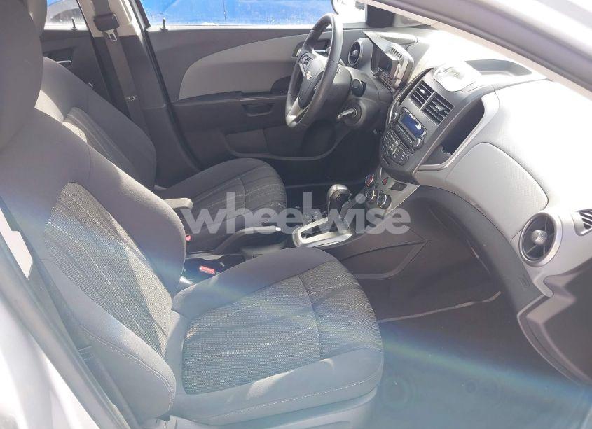 Photo 5 of 2014 Chevrolet Sonic LT AUTO (VIN 1G1JC5SG0E4131523)