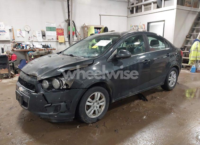 Photo 2 of 2014 Chevrolet Sonic LT AUTO (VIN 1G1JC5SG0E4203501)