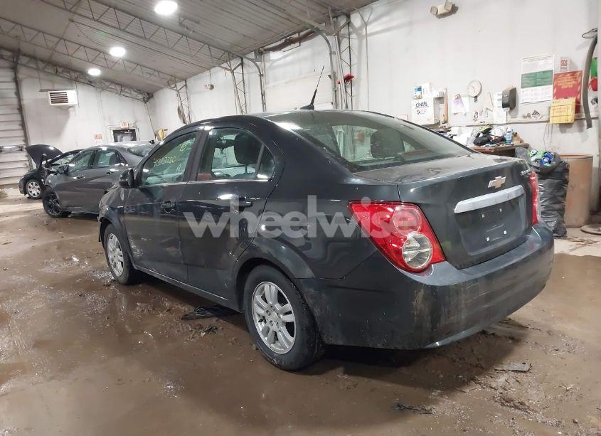 Photo 3 of 2014 Chevrolet Sonic LT AUTO (VIN 1G1JC5SG0E4203501)