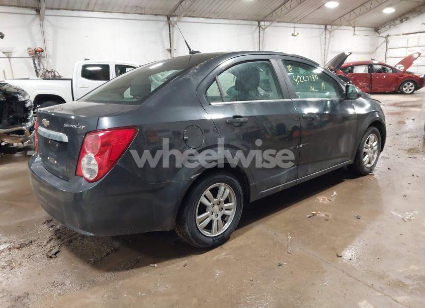 Photo 4 of 2014 Chevrolet Sonic LT AUTO (VIN 1G1JC5SG0E4203501)