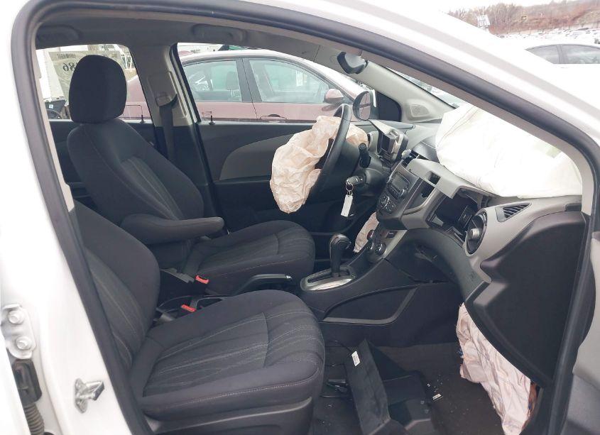 Photo 5 of 2015 Chevrolet Sonic LT AUTO (VIN 1G1JC5SG0F4153684)