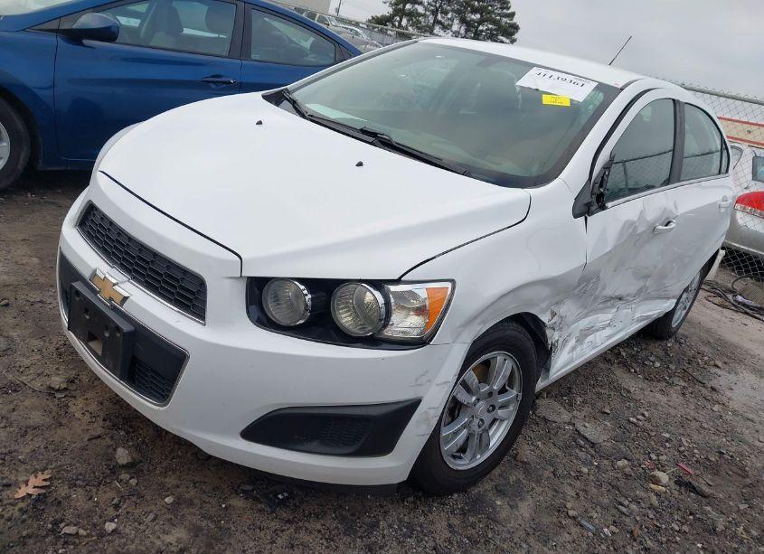 Photo 2 of 2016 Chevrolet Sonic LT AUTO (VIN 1G1JC5SG0G4152018)
