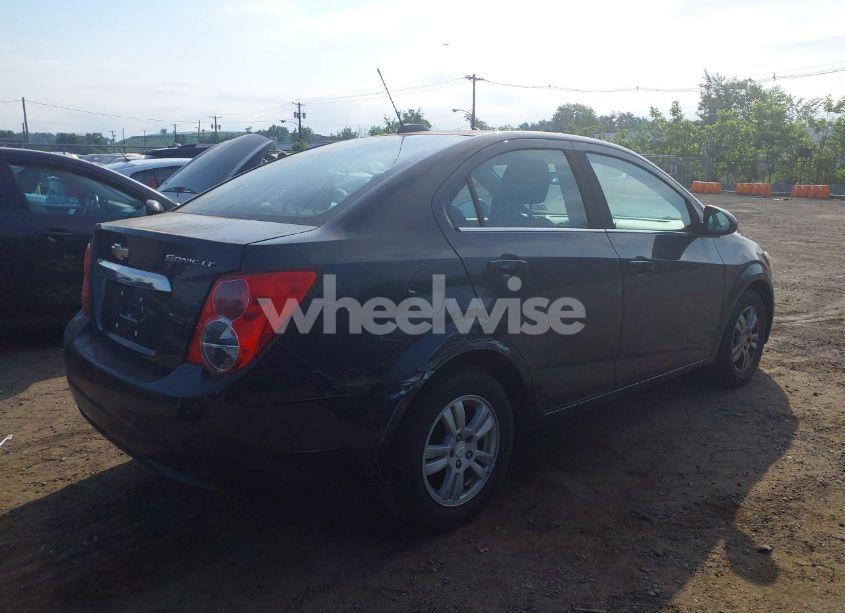 Photo 4 of 2015 Chevrolet Sonic LT AUTO (VIN 1G1JC5SG1F4109967)