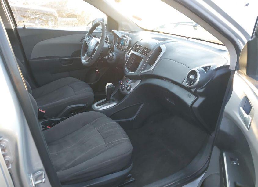 Photo 5 of 2016 Chevrolet Sonic LT AUTO (VIN 1G1JC5SG1G4149564)