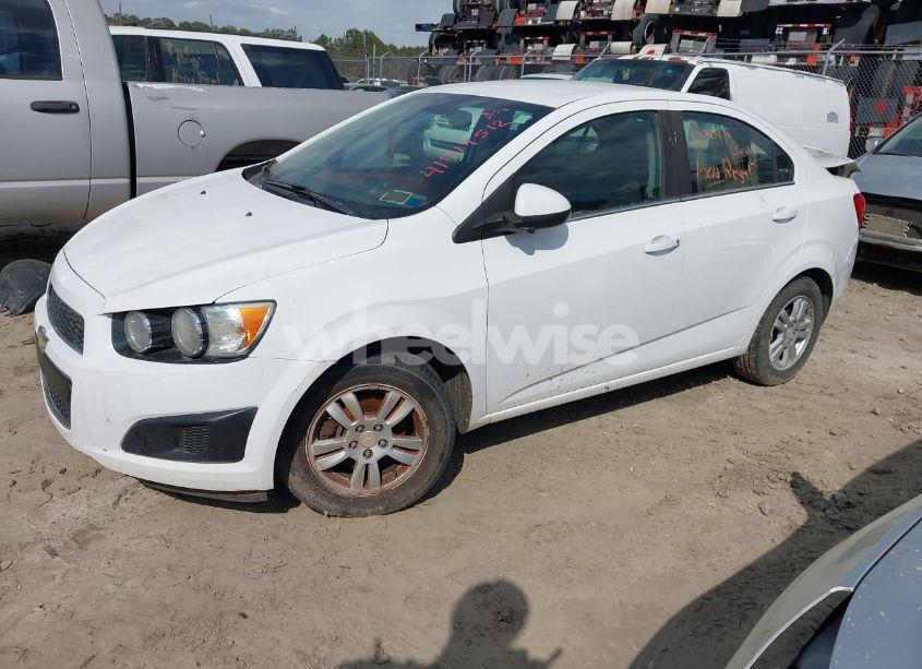 Photo 2 of 2013 Chevrolet Sonic LT AUTO (VIN 1G1JC5SG2D4242945)