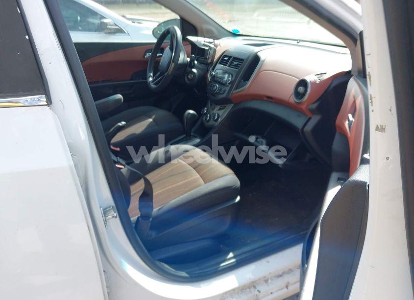 Photo 5 of 2013 Chevrolet Sonic LT AUTO (VIN 1G1JC5SG2D4242945)