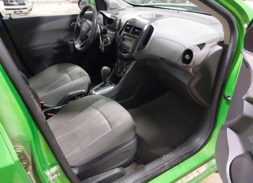 Photo 5 of 2015 Chevrolet Sonic LT AUTO (VIN 1G1JC5SG2F4125515)