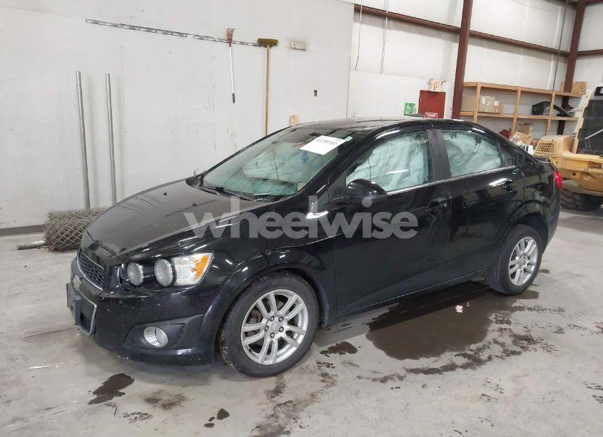 Photo 2 of 2016 Chevrolet Sonic LT AUTO (VIN 1G1JC5SG2G4131025)