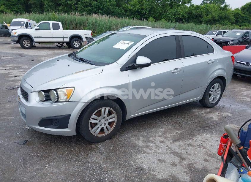 Photo 2 of 2014 Chevrolet Sonic LT AUTO (VIN 1G1JC5SG3E4103571)