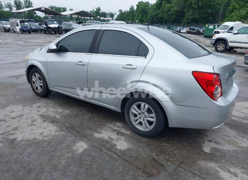 Photo 3 of 2014 Chevrolet Sonic LT AUTO (VIN 1G1JC5SG3E4103571)