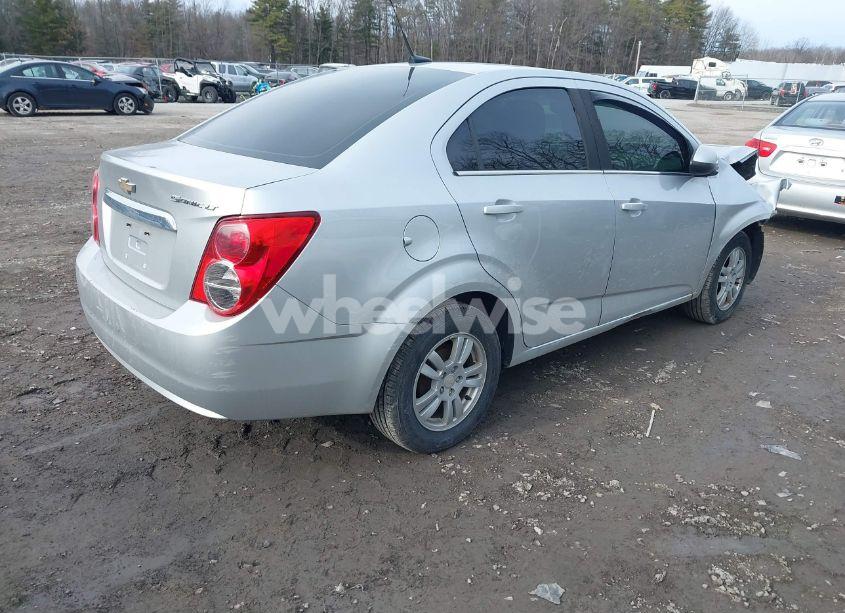 Photo 4 of 2014 Chevrolet Sonic LT AUTO (VIN 1G1JC5SG4E4103689)