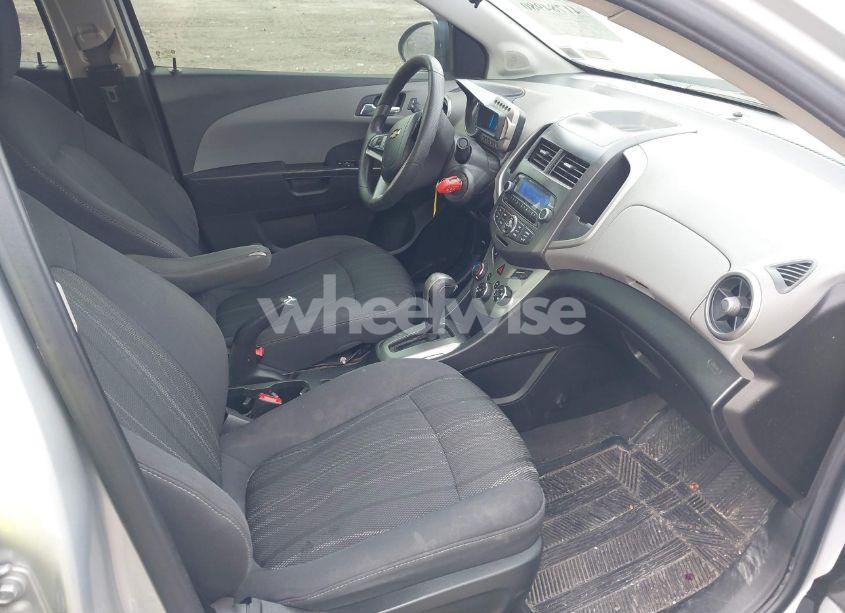 Photo 5 of 2014 Chevrolet Sonic LT AUTO (VIN 1G1JC5SG4E4103689)