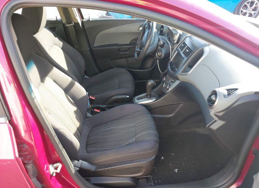 Photo 5 of 2014 Chevrolet Sonic LT AUTO (VIN 1G1JC5SG4E4126499)