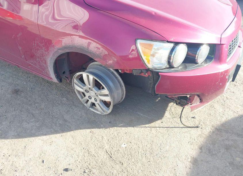 Photo 6 of 2014 Chevrolet Sonic LT AUTO (VIN 1G1JC5SG4E4126499)