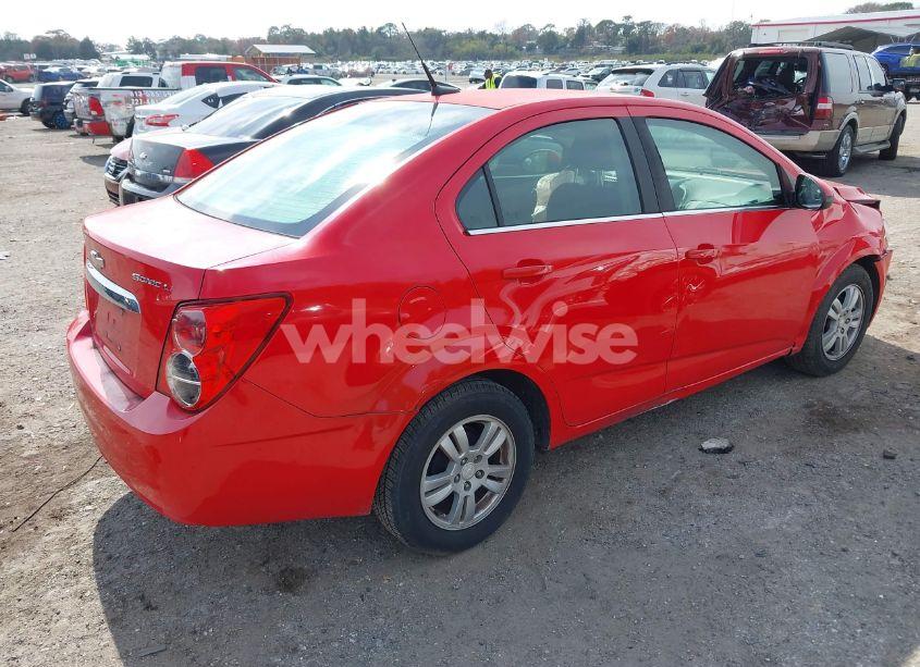 Photo 4 of 2014 Chevrolet Sonic LT AUTO (VIN 1G1JC5SG4E4227154)