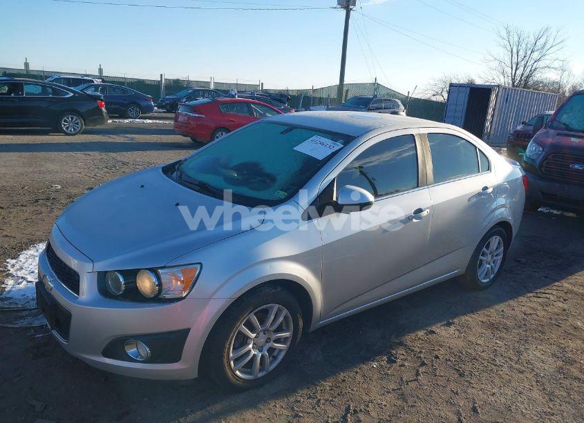 Photo 2 of 2016 Chevrolet Sonic LT AUTO (VIN 1G1JC5SG4G4130359)