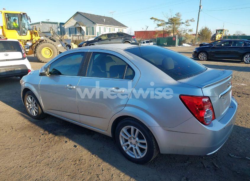 Photo 3 of 2016 Chevrolet Sonic LT AUTO (VIN 1G1JC5SG4G4130359)