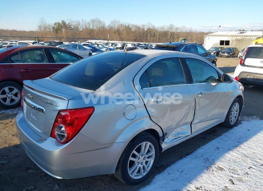 Photo 4 of 2016 Chevrolet Sonic LT AUTO (VIN 1G1JC5SG4G4130359)