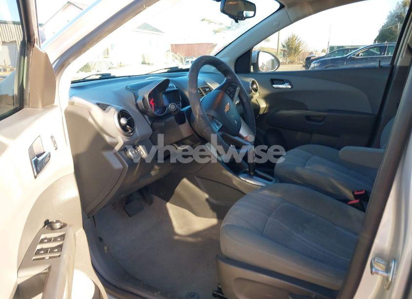 Photo 5 of 2016 Chevrolet Sonic LT AUTO (VIN 1G1JC5SG4G4130359)