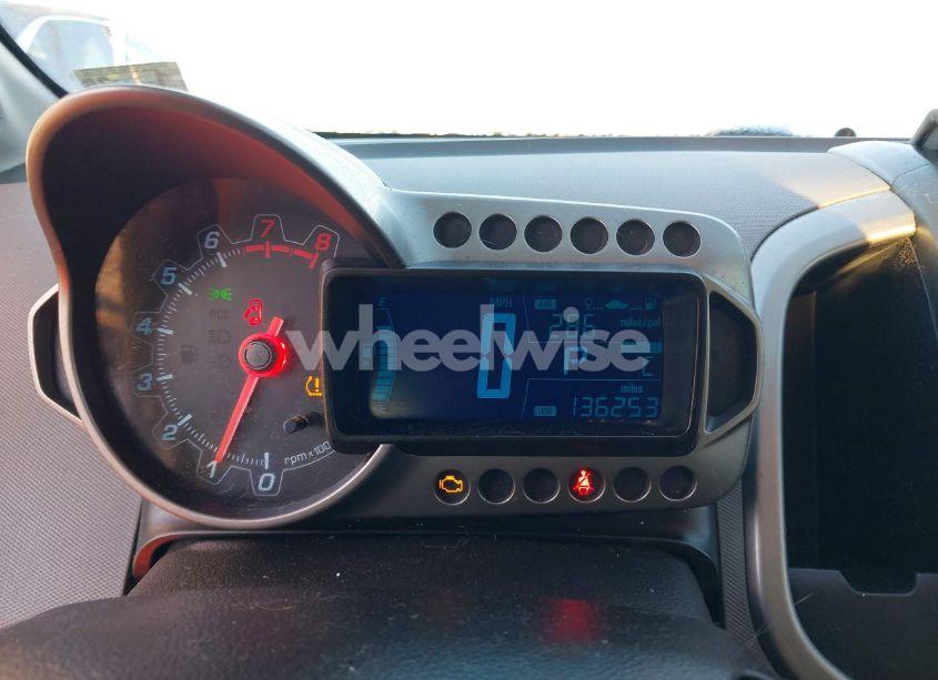 Photo 7 of 2016 Chevrolet Sonic LT AUTO (VIN 1G1JC5SG4G4130359)