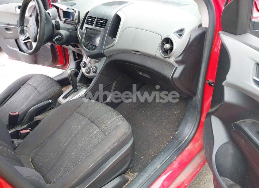 Photo 5 of 2013 Chevrolet Sonic LT AUTO (VIN 1G1JC5SG5D4214329)