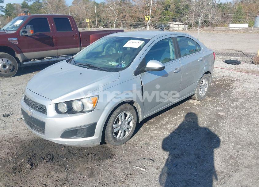 Photo 2 of 2013 Chevrolet Sonic LT AUTO (VIN 1G1JC5SG5D4226612)