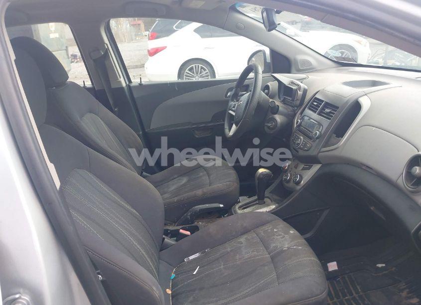 Photo 5 of 2013 Chevrolet Sonic LT AUTO (VIN 1G1JC5SG5D4226612)