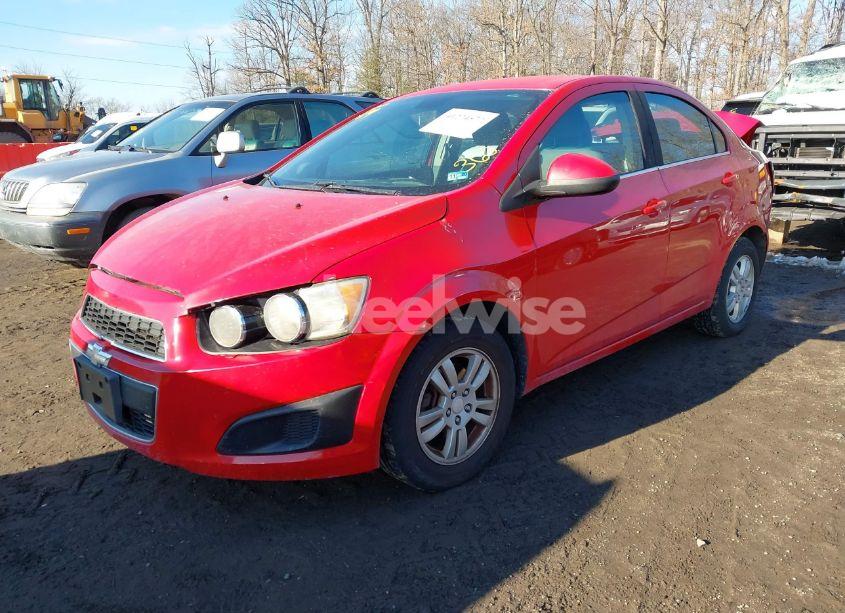 Photo 2 of 2013 Chevrolet Sonic LT AUTO (VIN 1G1JC5SG5D4230546)