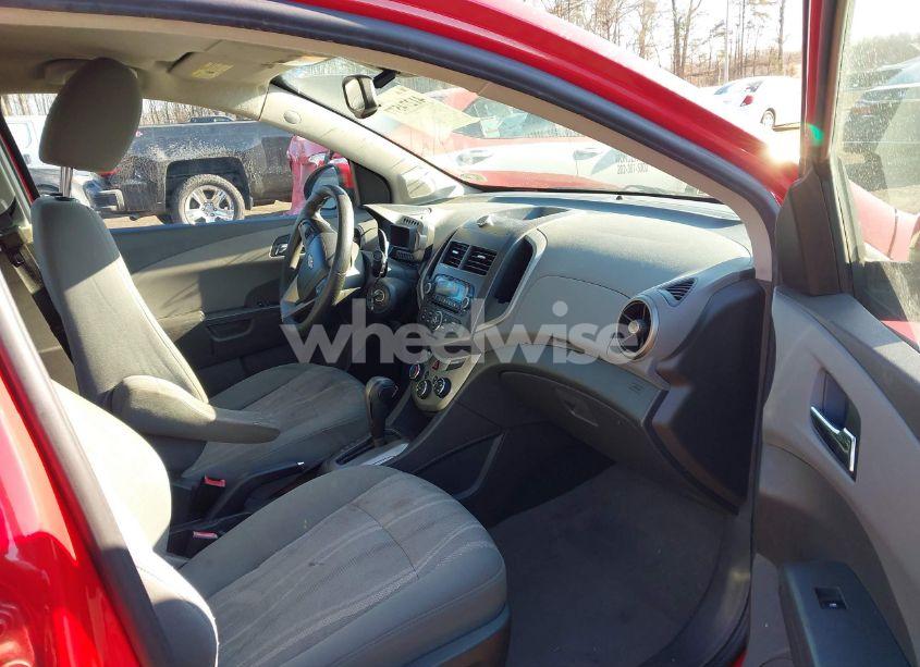 Photo 5 of 2013 Chevrolet Sonic LT AUTO (VIN 1G1JC5SG5D4230546)