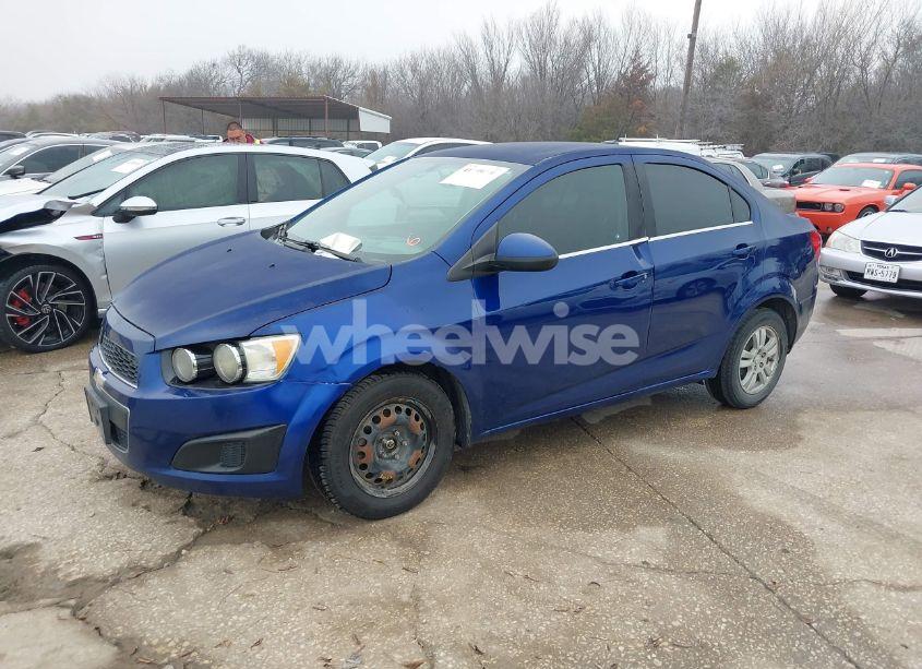 Photo 2 of 2014 Chevrolet Sonic LT AUTO (VIN 1G1JC5SG5E4110733)