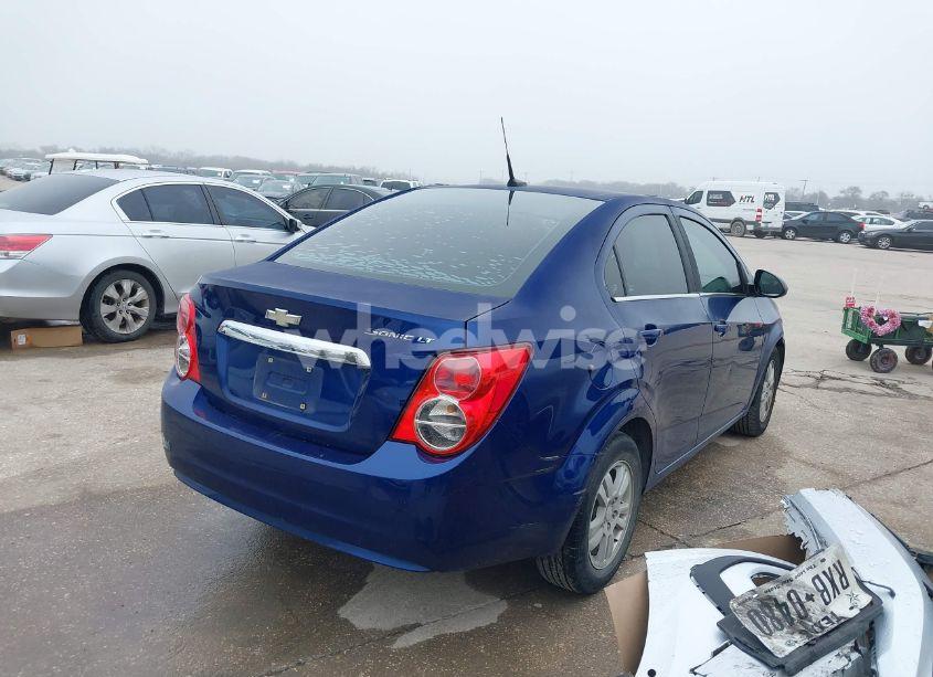 Photo 4 of 2014 Chevrolet Sonic LT AUTO (VIN 1G1JC5SG5E4110733)