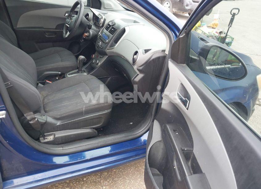 Photo 5 of 2014 Chevrolet Sonic LT AUTO (VIN 1G1JC5SG5E4110733)