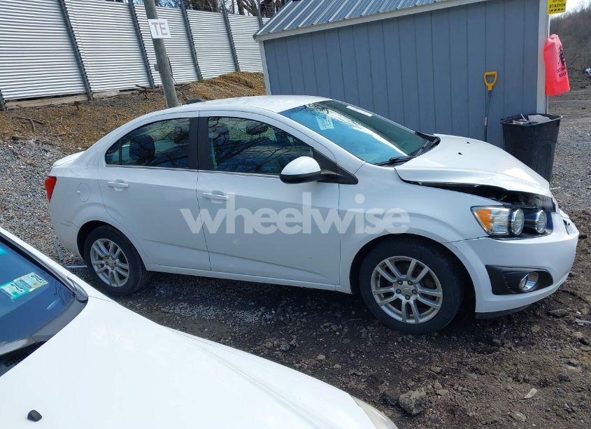 Photo 13 of 2015 Chevrolet Sonic LT AUTO (VIN 1G1JC5SG5F4147301)