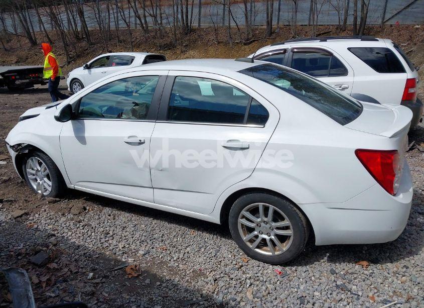 Photo 14 of 2015 Chevrolet Sonic LT AUTO (VIN 1G1JC5SG5F4147301)