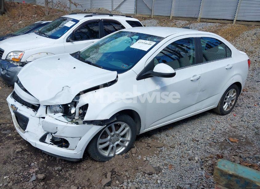 Photo 2 of 2015 Chevrolet Sonic LT AUTO (VIN 1G1JC5SG5F4147301)
