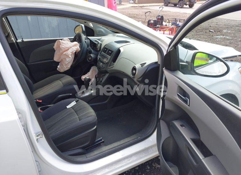 Photo 5 of 2015 Chevrolet Sonic LT AUTO (VIN 1G1JC5SG5F4147301)