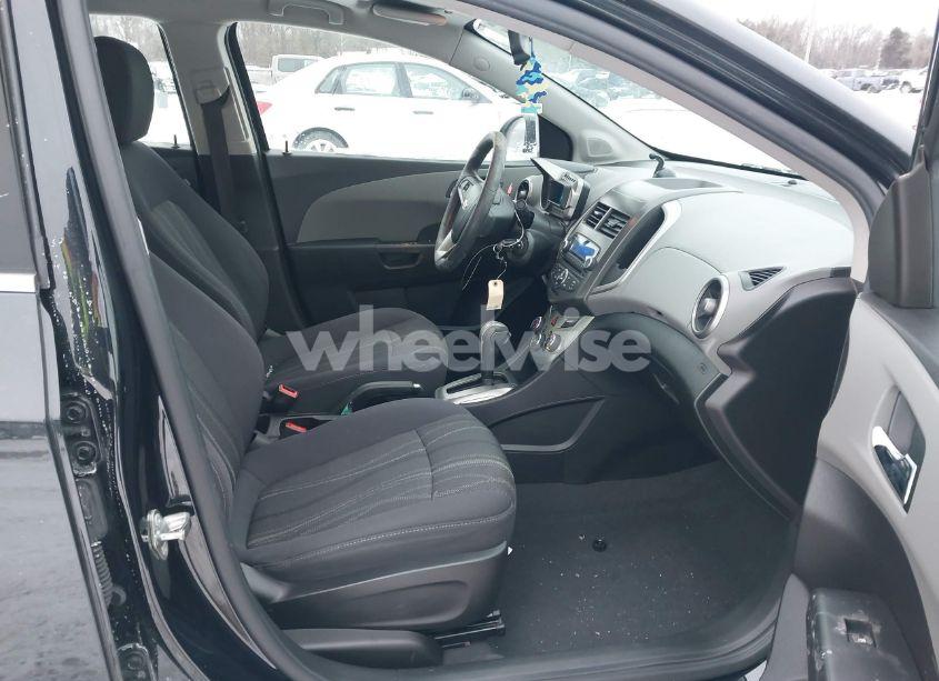 Photo 5 of 2015 Chevrolet Sonic LT AUTO (VIN 1G1JC5SG5F4163045)