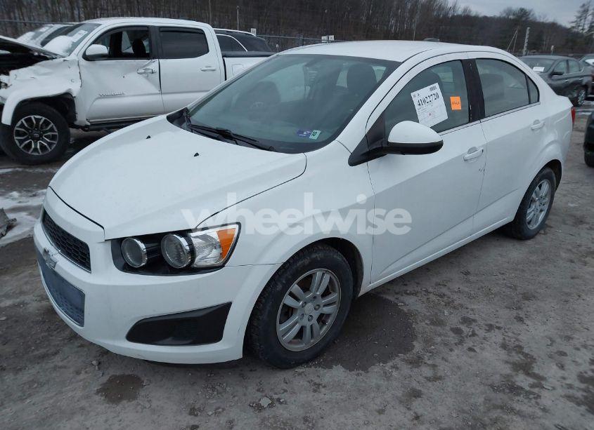 Photo 2 of 2016 Chevrolet Sonic LT AUTO (VIN 1G1JC5SG5G4119869)
