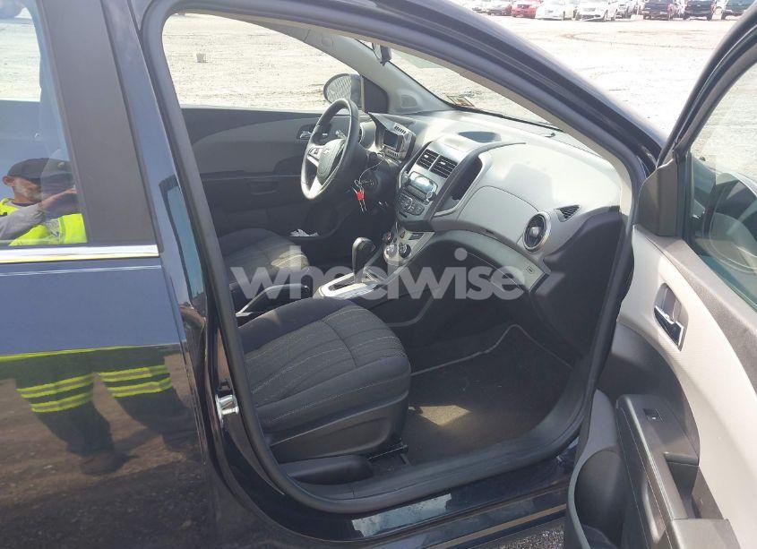 Photo 5 of 2013 Chevrolet Sonic LT AUTO (VIN 1G1JC5SG6D4129788)