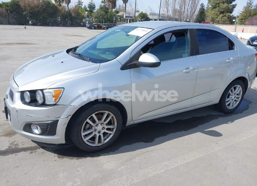 Photo 2 of 2015 Chevrolet Sonic LT AUTO (VIN 1G1JC5SG6F4217663)